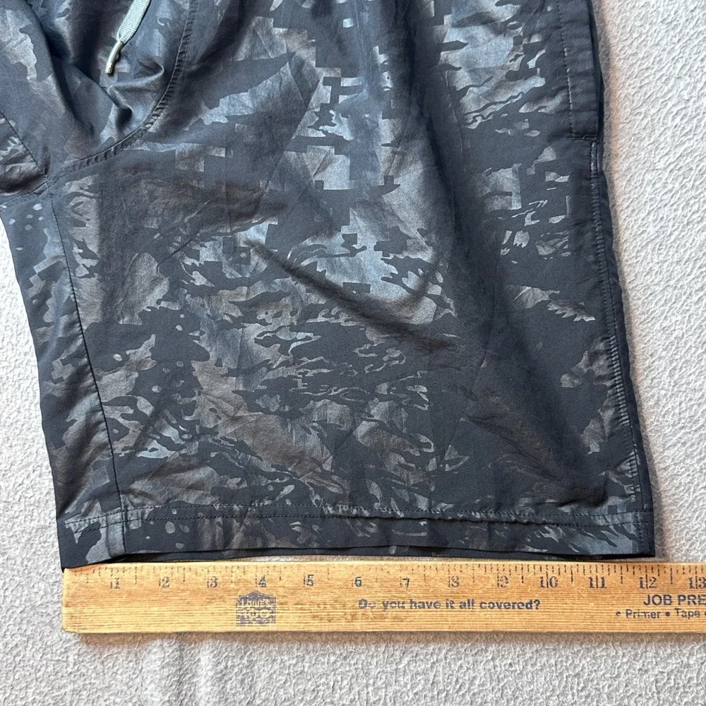 Under Armour Shorts Mens Medium Black Camo Training Loose Fit Athletic 1361432